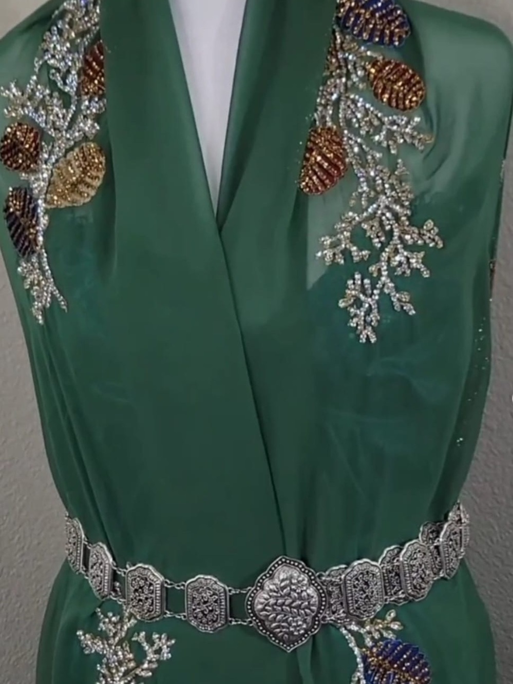 Yemeni Embellished Hanna dir3 with under slip. Belt not included